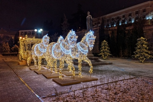 Композиция "Карета с четверкой лошадей"